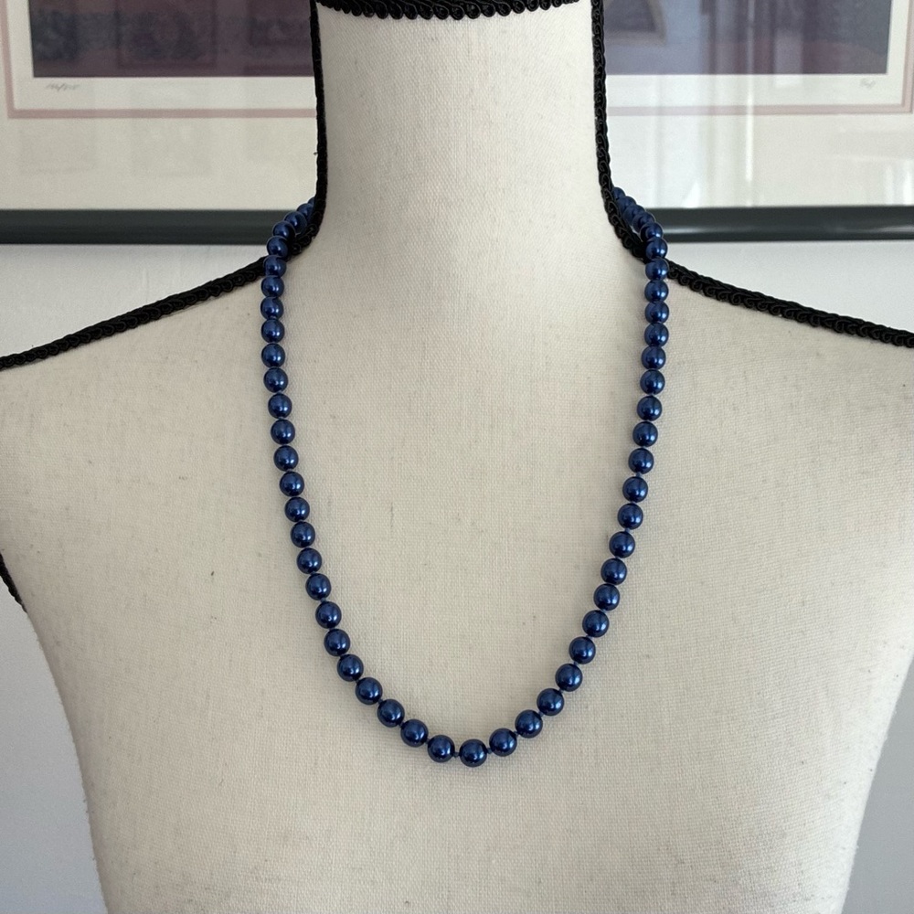 Vintage 80s Navy Blue hand knotted (faux) pearl necklace. Spring ring clasp.